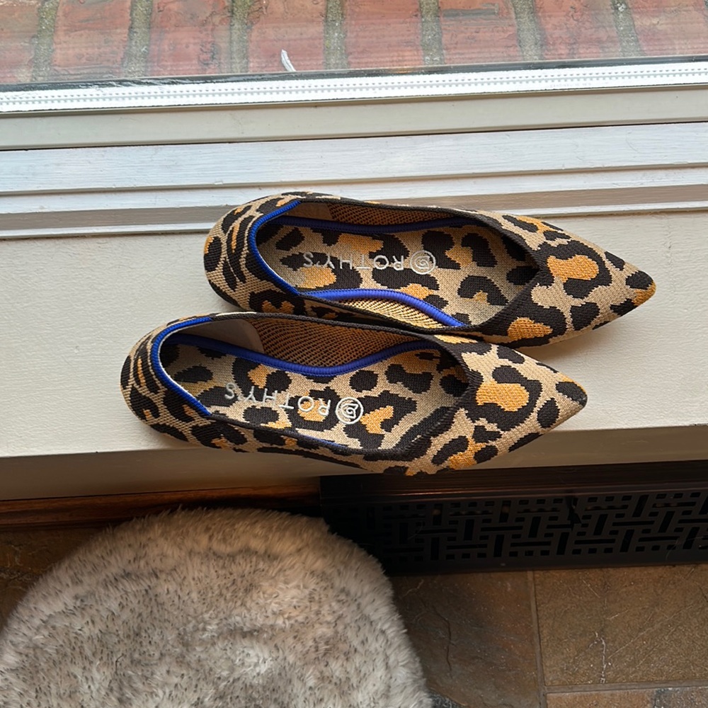 Big cat leopard print Rothy points